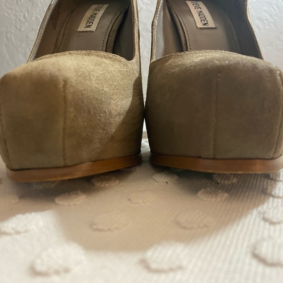 STEVE MADDEN Serrina Taupe Suede Pump - Picture 4 of 16